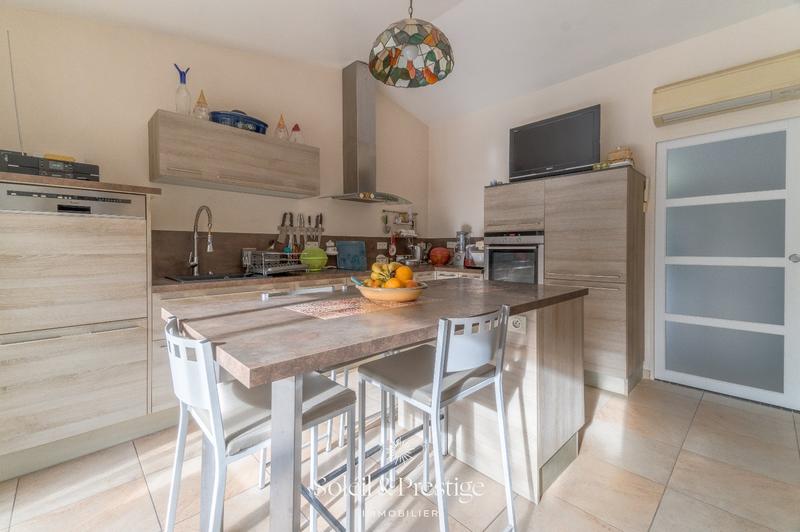 Maison - 220 m² - 5 pièces