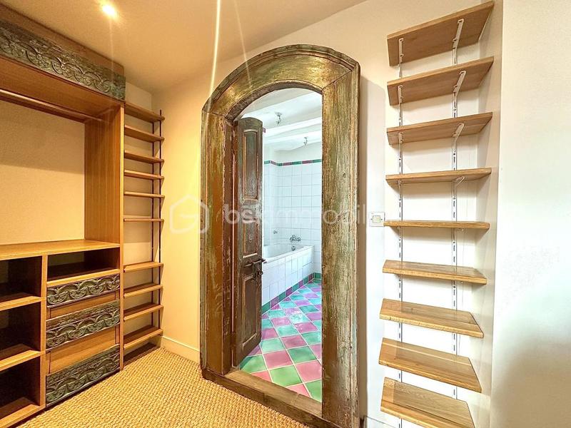 Maison - 241 m² - 10 pièces