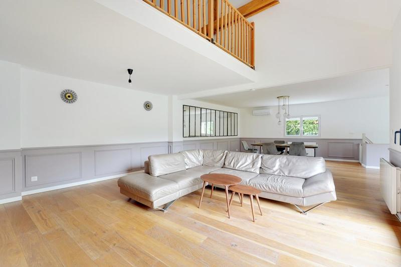 Maison - 270 m² - 8 pièces