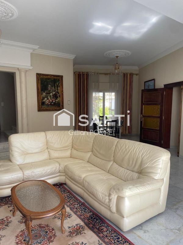 Villa - 232 m² - 6 pièces