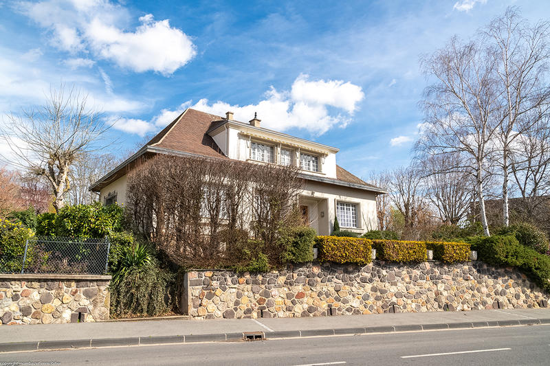 Villa - 205 m² - 9 pièces