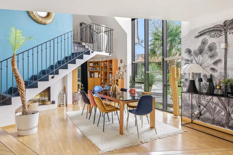 Maison - 235 m² - 7 pièces