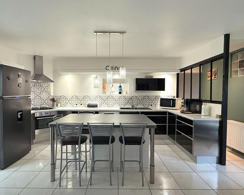 Maison - 165 m² - 6 pièces