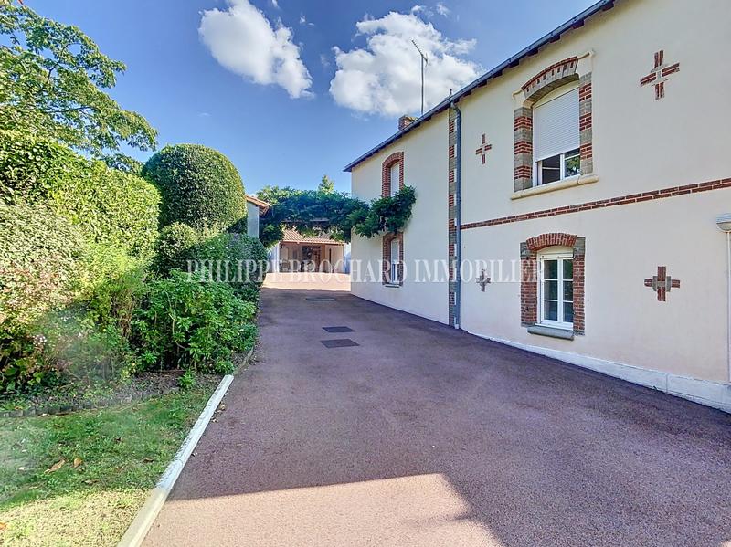 Maison contemporaine - 246 m² - 9 pièces