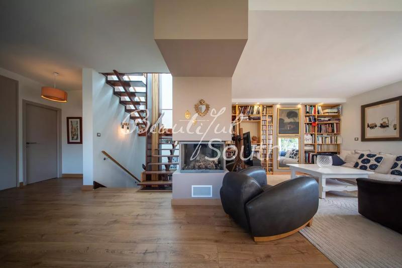 Villa - 302 m² - 10 pièces