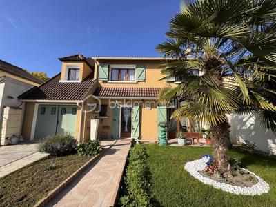 Maison traditionnelle - 168 m² - 9 pièces