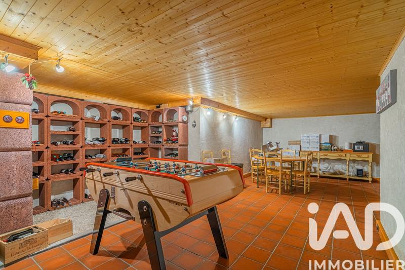 Maison - 245 m² - 9 pièces