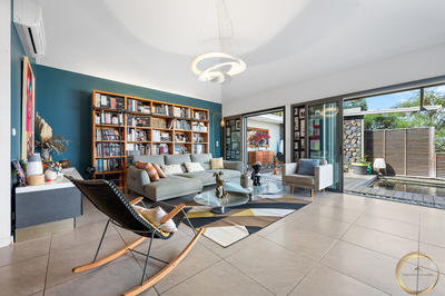 Maison - 230 m² - 8 pièces