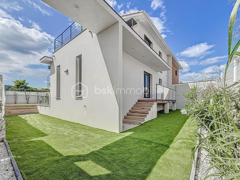 Maison - 104 m² - 5 pièces