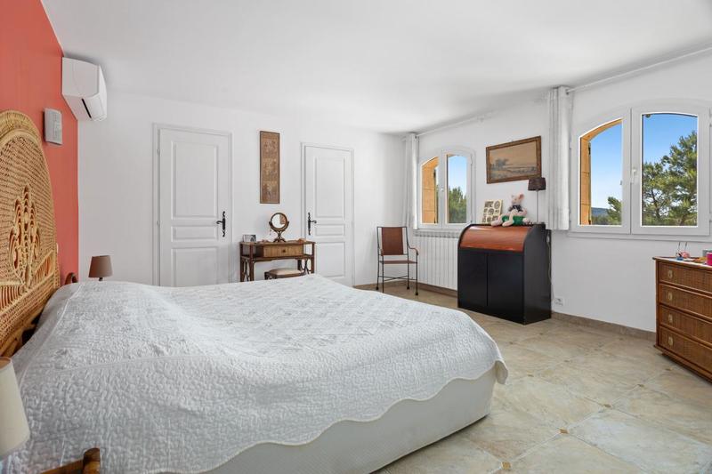 Maison - 294 m² - 5 pièces