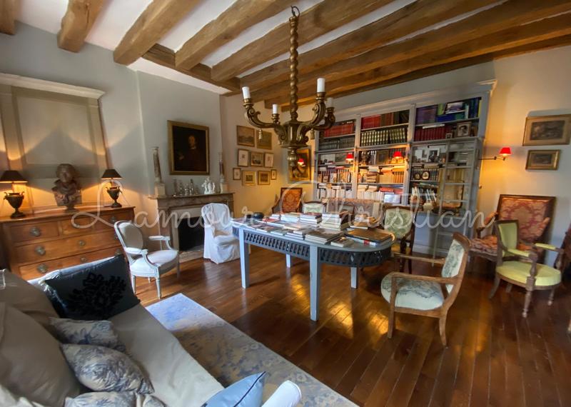 Maison - 360 m² - 13 pièces