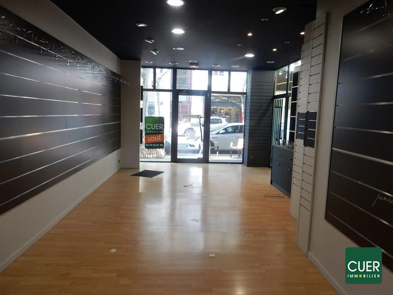 Local commercial - 153 m² - 5 pièces