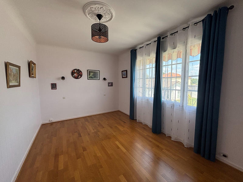 Maison - 250 m² - 7 pièces
