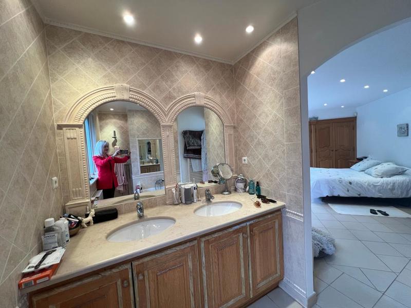 Maison - 222 m² - 5 pièces