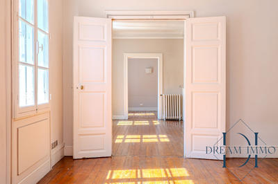 Appartement - 189 m² - 4 pièces