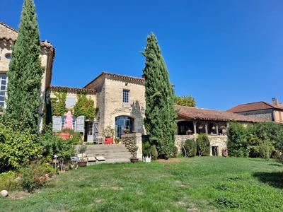 Maison - 654 m² - 16 pièces