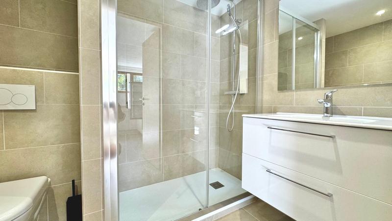 Maison - 235 m² - 7 pièces