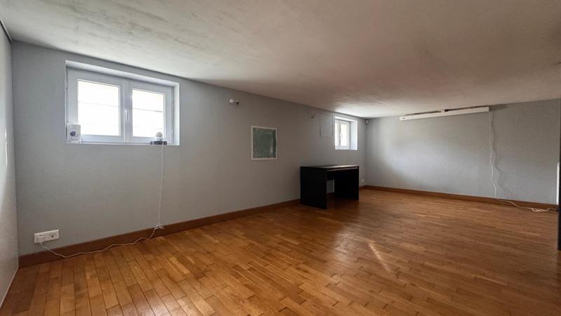 Maison - 220 m² - 9 pièces