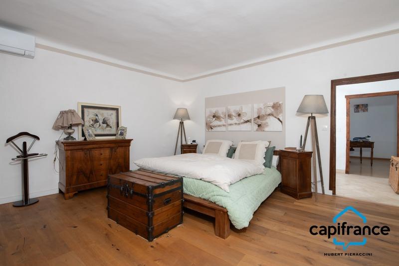 Maison - 210 m² - 7 pièces