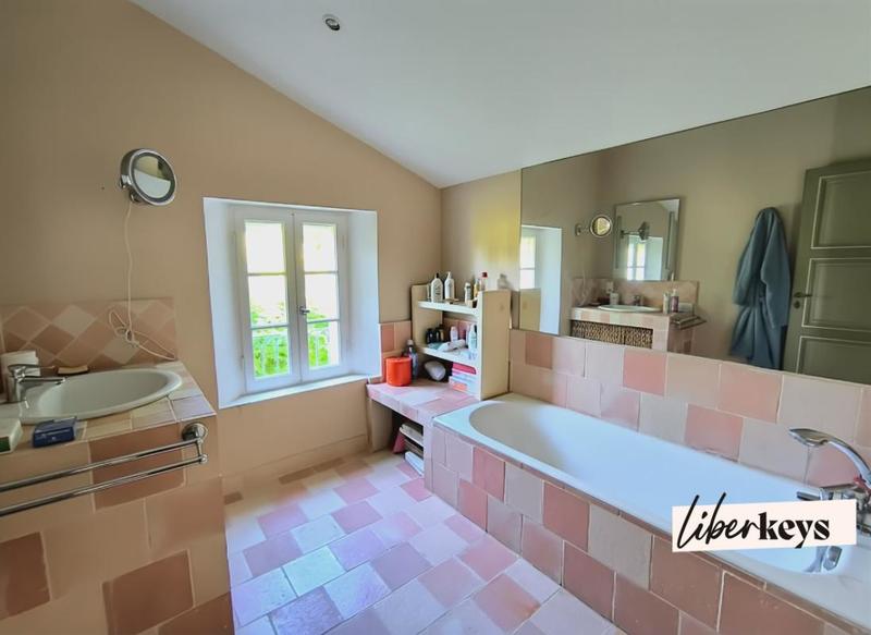 Propriété - 217 m² - 7 pièces