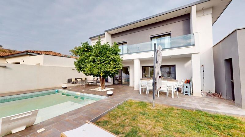 Villa - 193 m² - 10 pièces