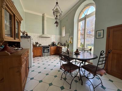 Maison - 252 m² - 7 pièces