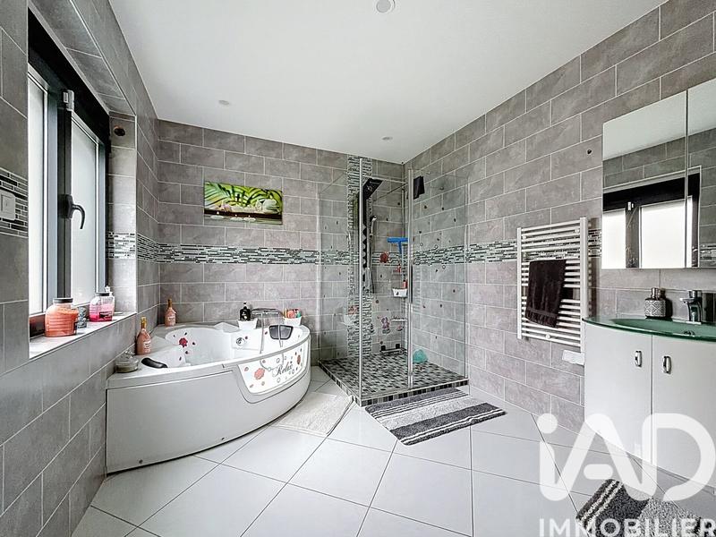 Maison - 180 m² - 6 pièces