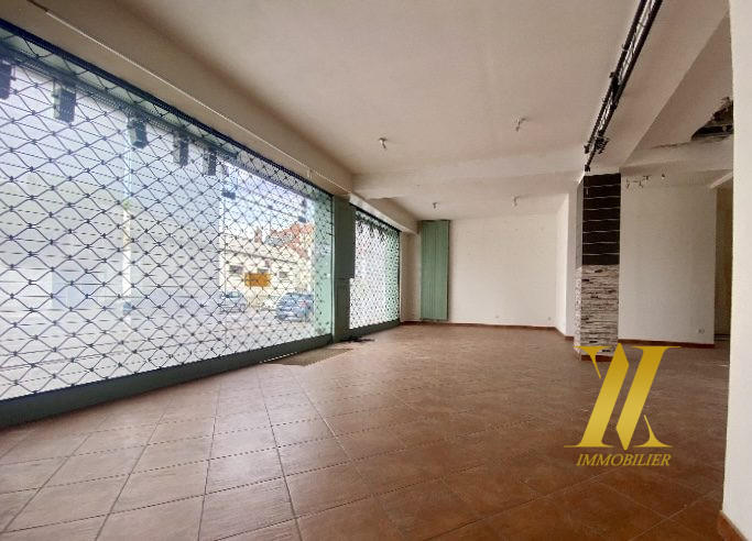 Local commercial - 100 m² - 1 pièce