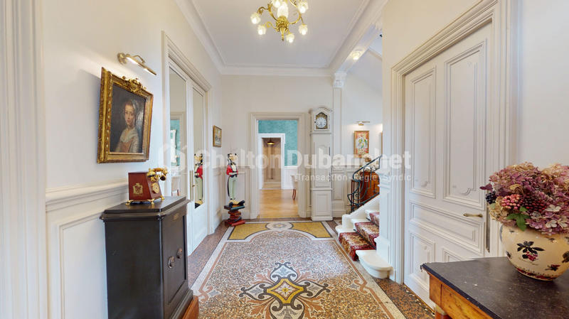 Demeure - 377 m² - 12 pièces