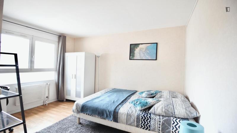 Chambre - 11 m² - 4 pièces