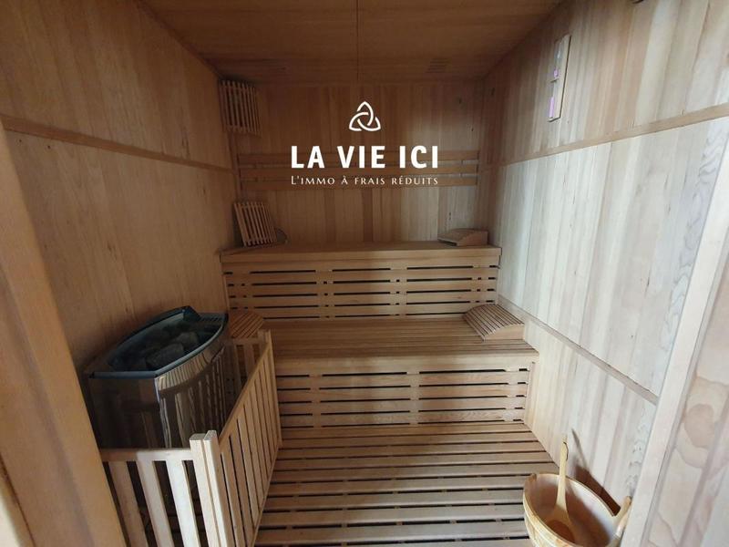 Maison - 220 m² - 9 pièces