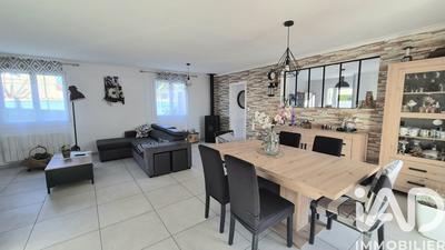 Maison - 98 m² - 5 pièces