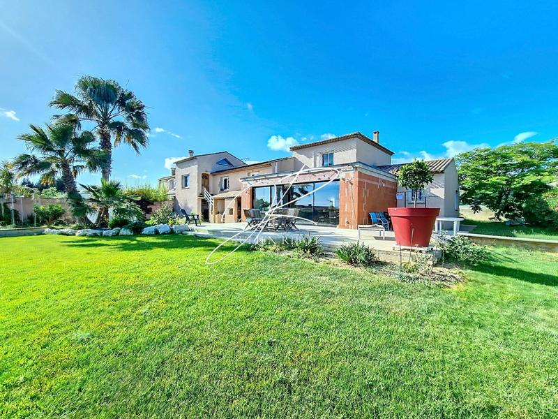 Maison - 165 m² - 6 pièces