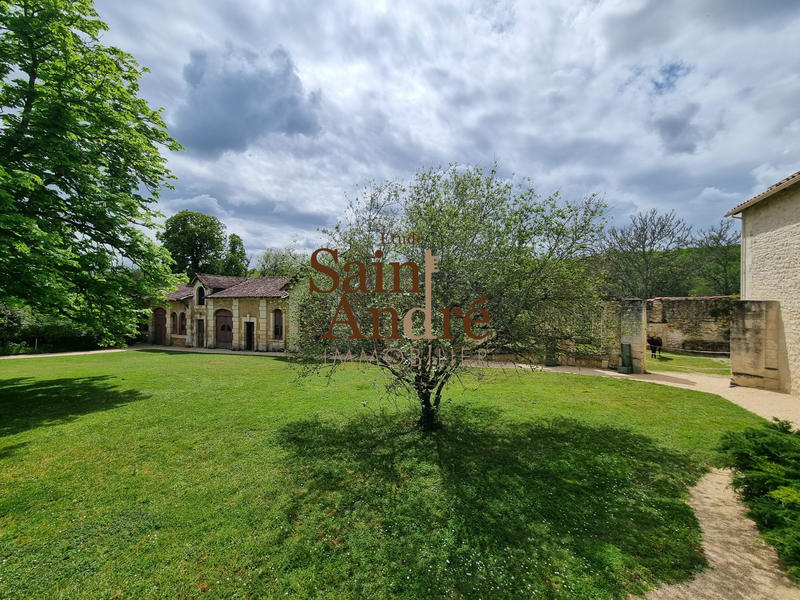 Maison - 300 m² - 8 pièces