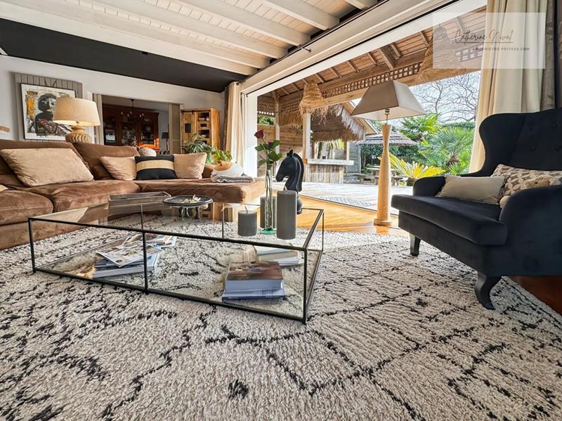 Maison - 217 m² - 7 pièces