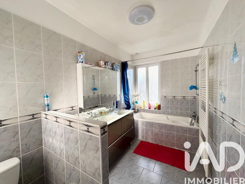 Maison - 162 m² - 8 pièces