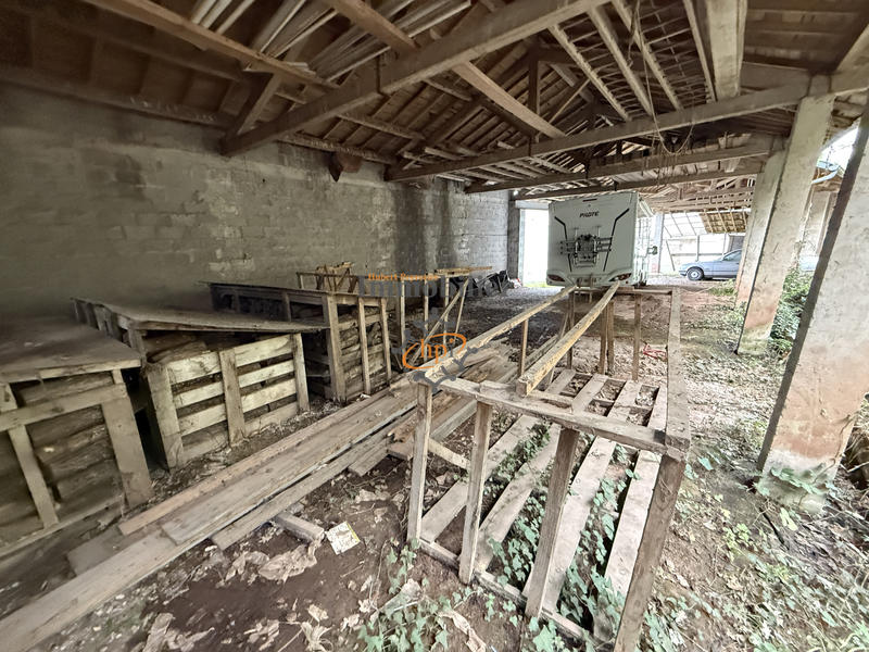 Maison - 340 m² - 2 pièces