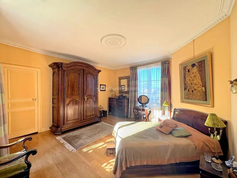 Maison - 214 m² - 8 pièces