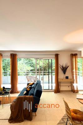 Appartement - 100 m² - 5 pièces