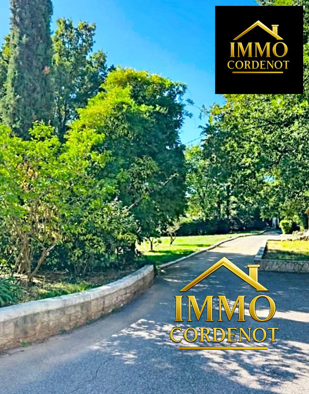 Villa - 250 m² - 7 pièces