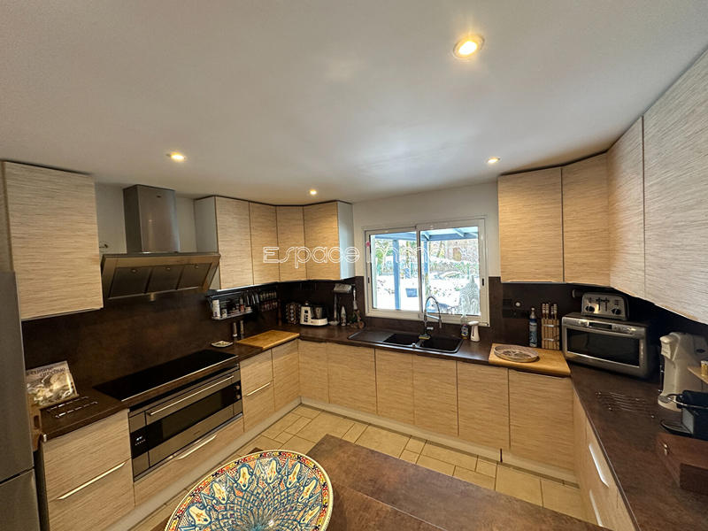 Maison - 294 m² - 10 pièces