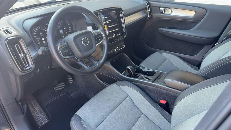 Volvo Xc40 2.0 B4 Mild Hybrid 197 Bva Momentum - Automatique