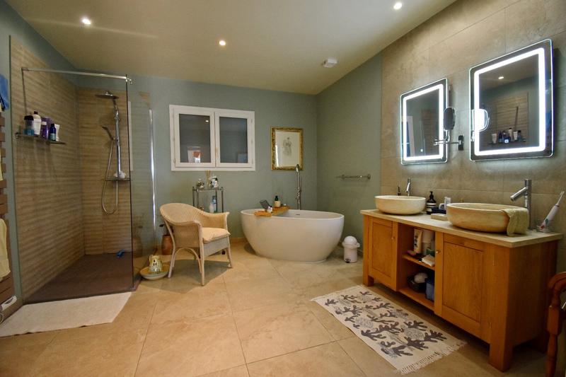 Villa - 235 m² - 6 pièces