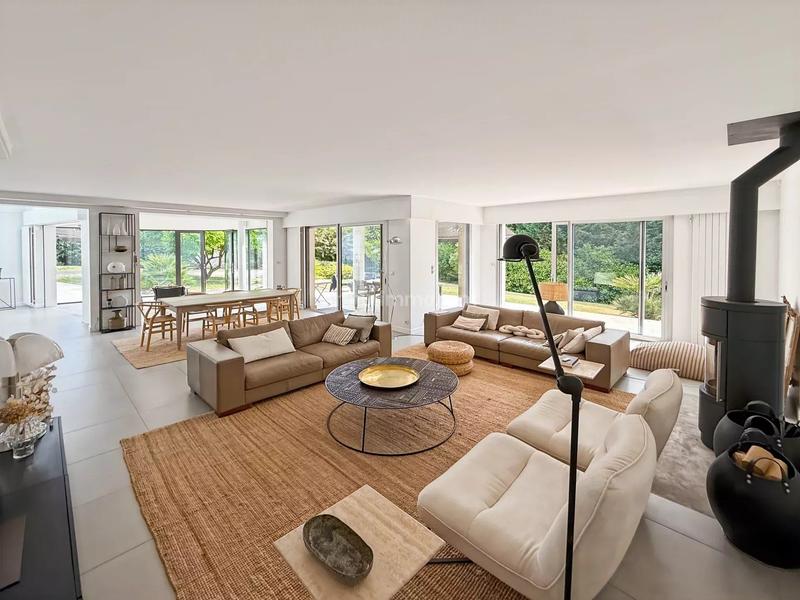 Maison - 312 m² - 7 pièces