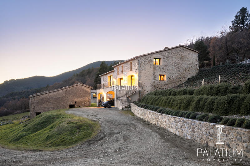 Mas - 243 m² - 6 pièces