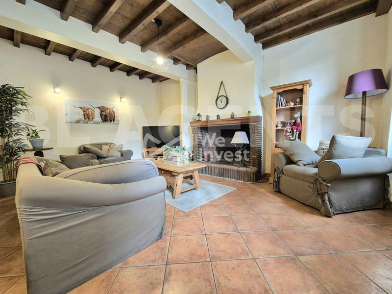 Maison - 234 m² - 8 pièces