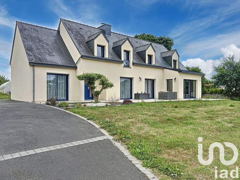 Maison - 210 m² - 10 pièces