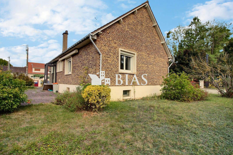 Maison traditionnelle - 90 m² - 4 pièces