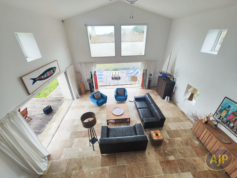 Maison - 263 m² - 8 pièces