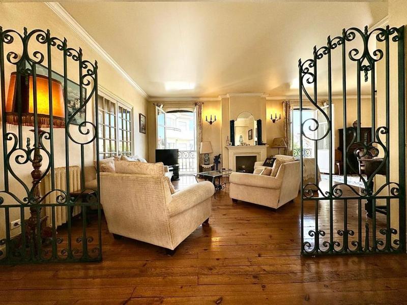 Appartement bourgeois - 142 m² - 5 pièces